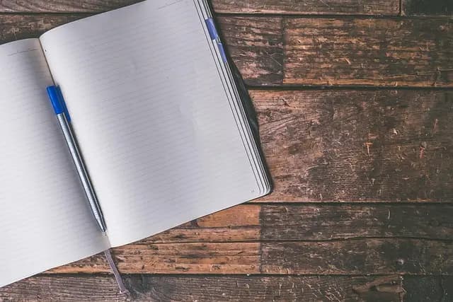 10 Idées de Loisirs Pour Écrire un Journal Créatif