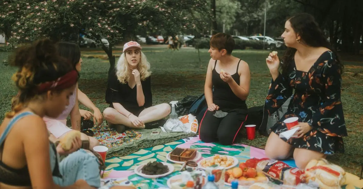 10 Inspiring Leisure Activities to Try with Friends