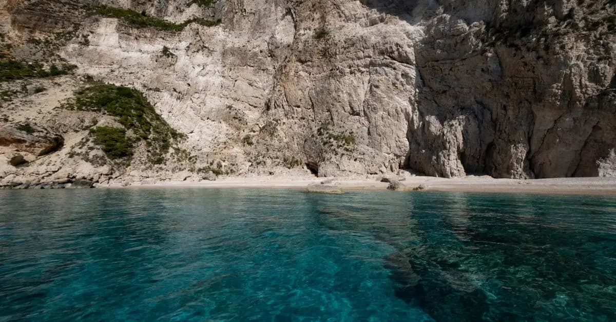 7 Remarkable Hidden Beaches in Cornwall