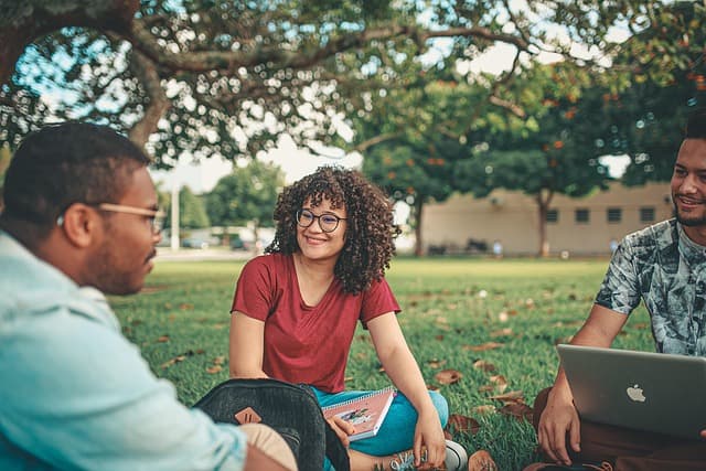 Top 10 Creative Leisure Activities to Enjoy with Friends