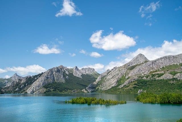 10 Unique Outdoor Activities to Try in the UK